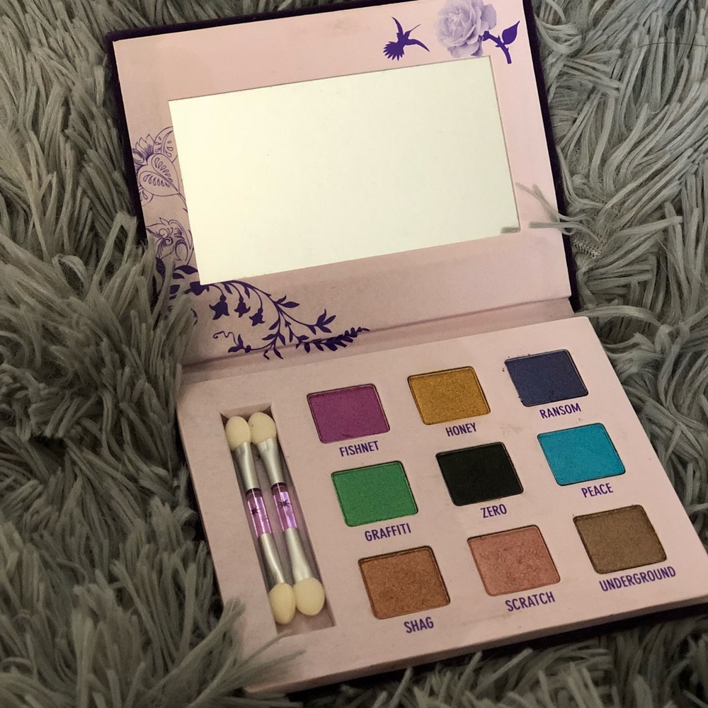 ‼️ SOLD ‼️ Urban Decay Deluxe Eyeshadow Palette